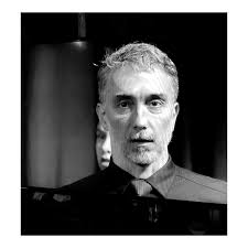 Eu nunca me quebro porque nunca estou inteiro." By @carolinaloureiro Com o  querido @loic.damiani 🤍 #teatro #ator #mood #instagood #saopaulo