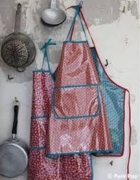 Do It Yourself Un Tablier Pour Coquette Bricoleuse Elle Decoration Toile Ciree Tablier Tuto Tablier Cuisine