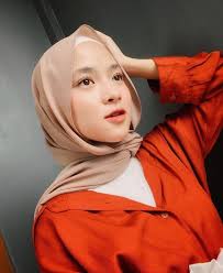 Sabyan gambus sendiri beranggotakan enam orang di antaranya, khoirunnisa alias nissa (vokalis), anisa rahman (vokalis dua), ayus (kibor), kamal (pemain gendang), tebe (pemain. Waduh Nissa Sabyan Dikabarkan Jalin Kasih Dengan Teman Satu Grupnya Yang Sudah Beristri Siapa