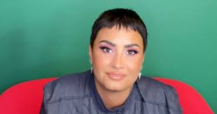 Pop star demi lovato said she cut her long hair in order to free herself of the gender and sexuality norms imposed on her by a christian culture in the south. Demi Lovato Cut Hair To Free Herself From Christian Gender Expectations News Chant Uk