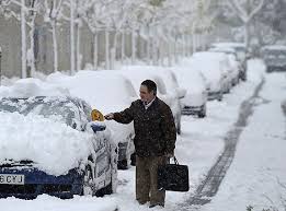 40 personas y once lámparas de luz mientras la nieve caía sin cesar en el campo. Trafico Retira La Obligacion De Usar Cadenas En Las Carreteras Madrilenas Madrid Elmundo Es