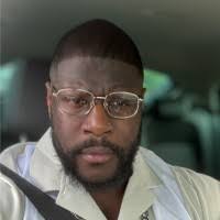 400+ profilů „Omari