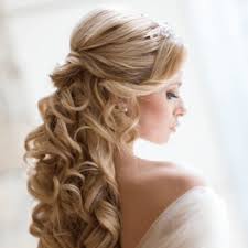 I raccolti per capelli lunghi sono . Acconciature Sposa Capelli Lunghi Le Tedenze Di Quest Anno