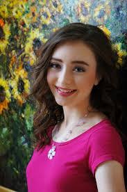 Keri Griggs's Instagram, Twitter & Facebook