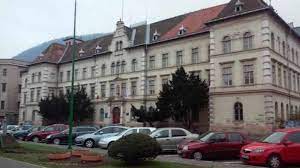 Facultatea de informatica e cu totul alta treaba, e o institutie de invataman serioasa, unde daca iti vezi de treaba ta si esti pasionat poti face multe lucruri. Topul Celor Mai CÄutate FacultÄÈi De La BraÈov 12 8 CandidaÈi Loc La Psihologie La Universitatea Transilvania