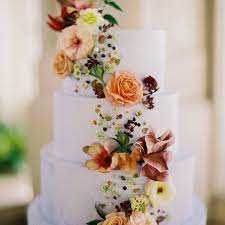 Scattered Flowers Flowing Up The Side Of A Cake With Modern Feel Regram Via Bvoq4opbsjn Spring Wedding Cake Modern Wedding Cake Floral Wedding