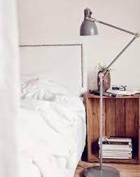 40 idee da cui prendere spunto per creare comodini originali con cassette di legno, sedie, altalene, secchi di latta, e tanto altro. Idee Fai Da Te Per La Camera Da Letto I Comodini Paperblog