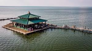 Demak merupakan sebuah kabupaten yang masih menjadi bagian dari jawa tengah, kabupaten yang satu ini lokasinya tergolong sangat strategis karena berada persis di sebelah timur kota semarang yang merupakan ibukota dari jawa tengah. 7 Destinasi Wisata Di Demak Yang Cocok Dikunjungi Kala Tanggal Merah