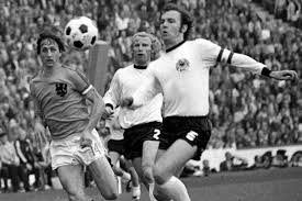 Uitkomst van het topoverleg is dat het europees kampioenschap voetbal een jaar wordt uitgesteld. Oranje Wacht Al 16 Jaar Op Overwinning Tegen Duitsland Nederlands Voetbal Bndestem Nl