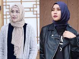 (instagram/@zaskiadyamecca) lewat unggahan itu juga, zaskia membagikan rekaman video orang membangunkan sahur dengan nada yang lebih kalem dan lembut, tak seperti sebelumnya. Jangan Sampai Terkecoh 10 Pasang Seleb Ini Begitu Mirip Bak Kakak Adik Padahal Tak Punya Hubungan Darah