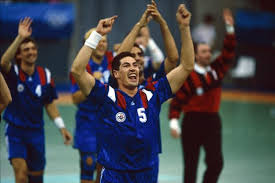 Pour son premier match, la france affrontera l'australie, adversaire supposément le plus faible du groupe. Ces Modestes Equipes De France Qui Ont Realise Des Exploits Retentissants L Equipe