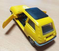Image result for Jaune 1982 Renault