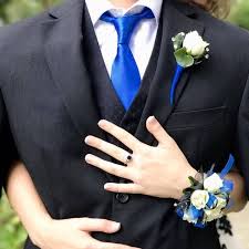 Maybe you would like to learn more about one of these? Boutonniere Wrist Flower Groom Bride Bridesmaid Wedding Marriage Wedding Scene Wedding Ceremony Wedding Photography Wedding Flowers Wedding Decorations Groom And Bride Artofit