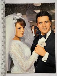 .ve herkesin çok beğendiği gelinliğinin esin kaynağının, hülya koçyiğit olduğunu öğrendim. Hulya Kocyigit Erol Buyukburc Pera Mezat