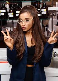 Celebrities and fans are losing it over grande's new look. Celeb Primes On Twitter Ariana Grande With Dark Brown Hair Http T Co Sjg3jsxpv7