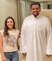 «بحبك أوي وأهم حاجة تبقى سعيدة ربنا يفرحك ويراضيكي». ÙƒØ§Ø±Ù…Ù† Ø³Ù„ÙŠÙ…Ø§Ù† Ù…Ø¹ Ø²ÙˆØ¬Ù‡Ø§ ÙÙ‰ Ø²ÙŠØ§Ø±Ø© Ù„Ù…Ù†Ø²Ù„ Ø§Ù„Ù…Ø·Ø±Ø¨ Ø§Ù„Ø¥Ù…Ø§Ø±Ø§ØªÙ‰ Ø­Ø³ÙŠÙ† Ø§Ù„Ø¬Ø³Ù…Ù‰ ØµÙˆØ± Ø§Ù„ÙŠÙˆÙ… Ø§Ù„Ø³Ø§Ø¨Ø¹