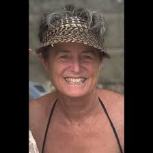 Female travel companion wanted in Miami Beach