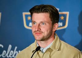 FAU hires Isaiah Austin, whose NBA playing plans were derailed, as an  assistant coach