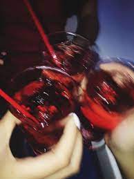 Dazu gehören großveranstaltungen, wie zum beispiel demonstrationen, sportveranstaltungen, staatsbesuche und straßenfeste. 10 Fake Bilder Snap Insta Ideen Alkohol Partybilder Stoff Und Schnaps