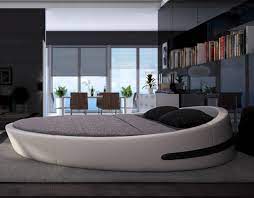 Un letto tondo è capace, da solo, di arredare interamente un ambiente sia per la sua forma caratteristica sia perché occupa uno spazio un letto tondo dona particolarità e unicità a qualsiasi camera da letto. Un Letto Tondo In Camera Da Letto Ecco 27 Esempi Magnifici