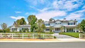 Jordyn woods is moving out of kylie's house. Kylie Jenner Buys Hidden Hills Home Take A Tour Inside