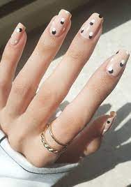 O ¿las uñas de rosalía? 10 Disenos De Unas Lindos Y Discretos En Colores Rosados Y Beige