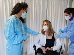 Si appassiona sin dalla tenere età di recitazione così. Vaccino Covid Over 50 Il Caso Lazio E L Incognita Pfizer Il Richiamo A 42 Giorni Per Recuperare 100mila Dosi Corriere It