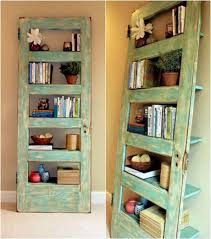 Une armoire (de armarium, armariolus, armariolum) est un meuble fermé, généralement en bois, toujours adossé à un mur, que l'on trouve dans une habitation. 17 Idees Ingenieuses Pour Transformer D Anciens Meubles