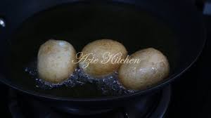 Selain itu luaran telur digoreng sedikit supaya agak garing di luar. Sambal Tumis Telur Rebus Yang Tidak Pernah Menjemukan Azie Kitchen