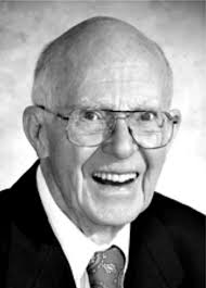 New physics effects in neutrino fluxes from cosmic accelerators