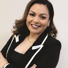 Denise Cardoso's Instagram, Twitter & Facebook