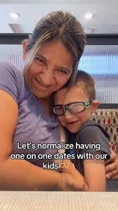 Jocelyn Hendrix's Instagram, Twitter & Facebook