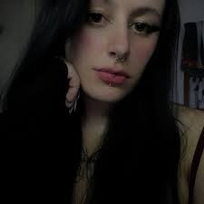 Which pose is better?