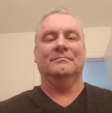 What online resources are recommended for self-paced guitar lessons?