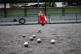 Bagi anda yang belum tahu apa itu olahraga petanque, di luar negeri sebernarnya kegiatan kesehatan ini bukan hal baru. Tantangan Berat Petanque Olah Raga Koran Tempo Co