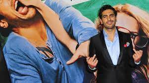 Hat sich ihre mutter in ihren stil als kind eingemischt? Elyas M Barek Als Schuler Horte Er Oft Du Landest Auf Der Strasse Stern De