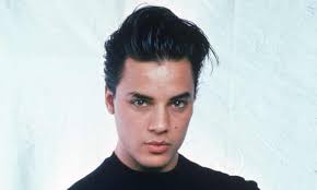 Nick kamen became an '80s heartthrob after starring in an iconic, steamy levi's denim commercial. E4wxayapfzcwwm