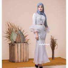 Ini dia model kebaya modern sederhana yang juga menjadi favorit para fashionsista kekinian model kebaya modern sederhana wisuda kuning hitam. Kebaya Dress Mermaid Duyung Diva Untuk Wisuda Lamaran Bridesmaid Perpisahan Pesta Kebayadiva Shopee Indonesia