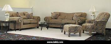 جلد النمر على الكنب