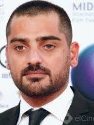 من الفنانين البارزين في الدراما السورية، وقد قدّمَ أعمالًا لاتُنسى تركتْ أثرًا كبيرًا لدى المشاهدين. Ù…Ù† Ù‡Ùˆ Ø±Ø§Ù…ÙŠ ÙƒÙˆØ³Ø§ Ø§Ø¨Ù† Ø¨Ø³Ø§Ù… ÙƒÙˆØ³Ø§ ÙˆÙŠÙƒÙŠØ¨ÙŠØ¯ÙŠØ§ Ø§Ù„Ø³ÙŠØ±Ø© Ø§Ù„Ø°Ø§ØªÙŠØ© Ù…ÙˆÙ‚Ø¹ Ø§ÙÙ‡Ù…Ù†ÙŠ