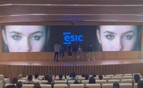 Ha sido un placer volver a ESIC Business & Marketing School de la mano de  L'Oréal. Muchas gracias a Sergio Gómez Jara por contar con nosotras y a  Buenaventura Gómez por acogernos