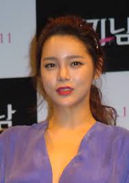 Father (fashion/cf model), mother, younger brother/baseball player park wu ho. Park Si Yeon Wikipedia