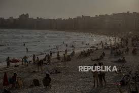 Football (soccer) is a national obsession in uruguay, and the country holds one of the most storied histories in the game. Uruguay Konfirmasi Keberadaan Covid 19 Varian Brasil Republika Online