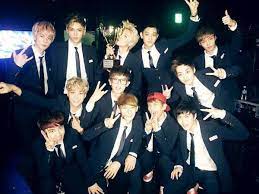 Su formación original también incluía a luhan. Exo Star In The World Photos Facebook