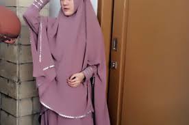 Dirinya berniat hijrah ke bandung setelah terbebas dari pernikahannya dengan alvin faiz. Tangisan Tiap Malam Larissa Chou Sebelum Dipinang Alvin Dream Co Id