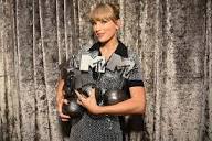 Taylor Swift Wins Big at 2022 MTV EMAs Taking Home 4 Awards