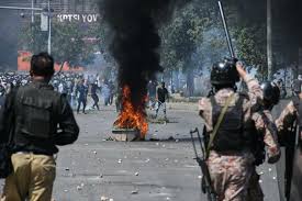 Clashes erupted at anti‑US protests in Pakistan's Karachi following the  killing of Iran's Supreme Leader Ayatollah Ali Khamenei. Full Details Here  👇🏼 fmt69.com/4/10628125