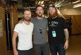 Celebs React As Country Star T J Osborne Comes Out Gallery Wonderwall Com