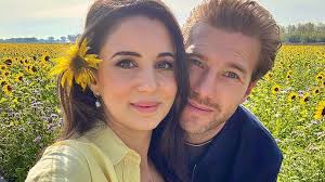 Şarkıcı Karsu Dönmez, bebeğinin cinsiyetini paylaştı » Mavi Kadın