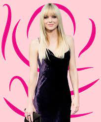 Anna Faris Is All Of Us On A Long Haul Flight Anna Faris Fashion Blonde Hair Inspo